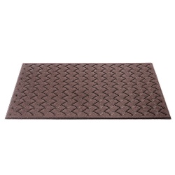 Embossed rubber door mat